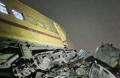 ஆந்திரம்: ரயில் விபத்தில் 19 பேர் பலி