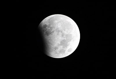 2023ஆம் ஆண்டின் இரண்டாவது சந்திர கிரகணம் - புகைப்படங்கள்