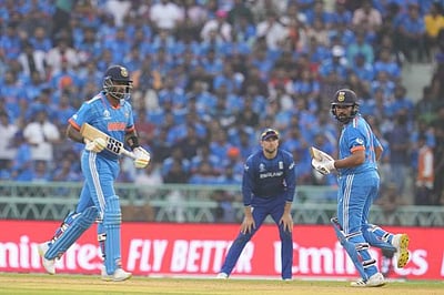 இங்கிலாந்துக்கு 230 ரன்கள் இலக்கு நிர்ணயித்த இந்தியா!