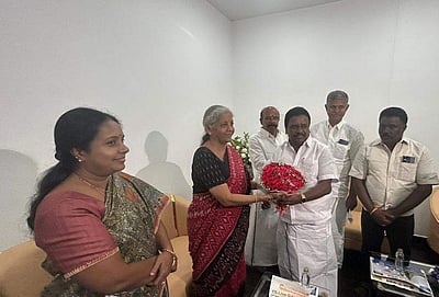 நிர்மலா சீதாராமனுடன் அதிமுக எம்எல்ஏக்கள் சந்திப்பு!