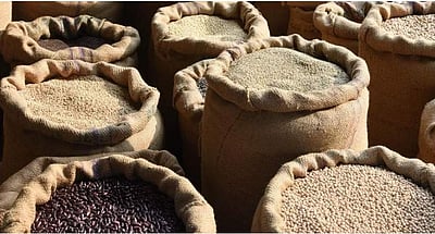 அதிக விலைக்கு பருப்பு விற்பனை: சில்லறை வணிகா்களுக்கு மத்திய அரசு எச்சரிக்கை