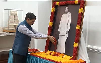 முத்துராமலிங்கத் தேவர் படத்திற்கு ஆளுநர் ஆர்.என்.ரவி மலர்தூவி மரியாதை