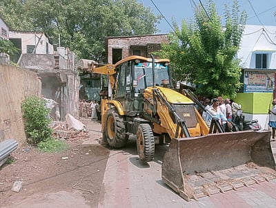 சிதம்பரம் குரு நமச்சிவாயர் மடத்தில் வீடுகள் இடிக்கும் பணி தொடக்கம்