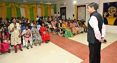 அண்ணாமலைப் பல்கலை மாணவர்களுடன் ஆளுநர் ஆர்.என்.ரவி கலந்துரையாடல்
