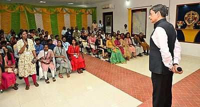 அண்ணாமலைப் பல்கலை மாணவர்களுடன் ஆளுநர் ஆர்.என்.ரவி கலந்துரையாடல்