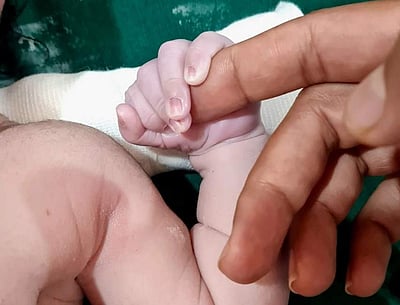 பிரபல நட்சத்திர தம்பதிக்கு ஆண் குழந்தை!