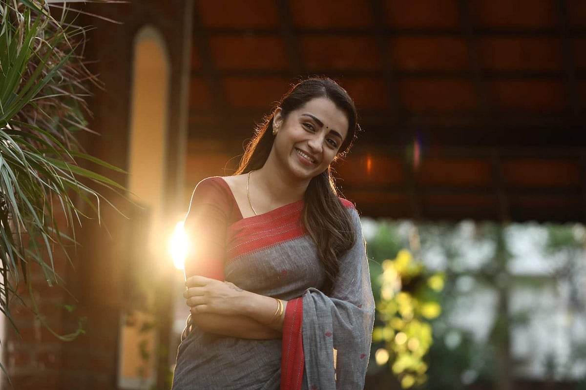 தனியே வென்றாரா த்ரிஷா? தி ரோடு: திரை விமர்சனம்