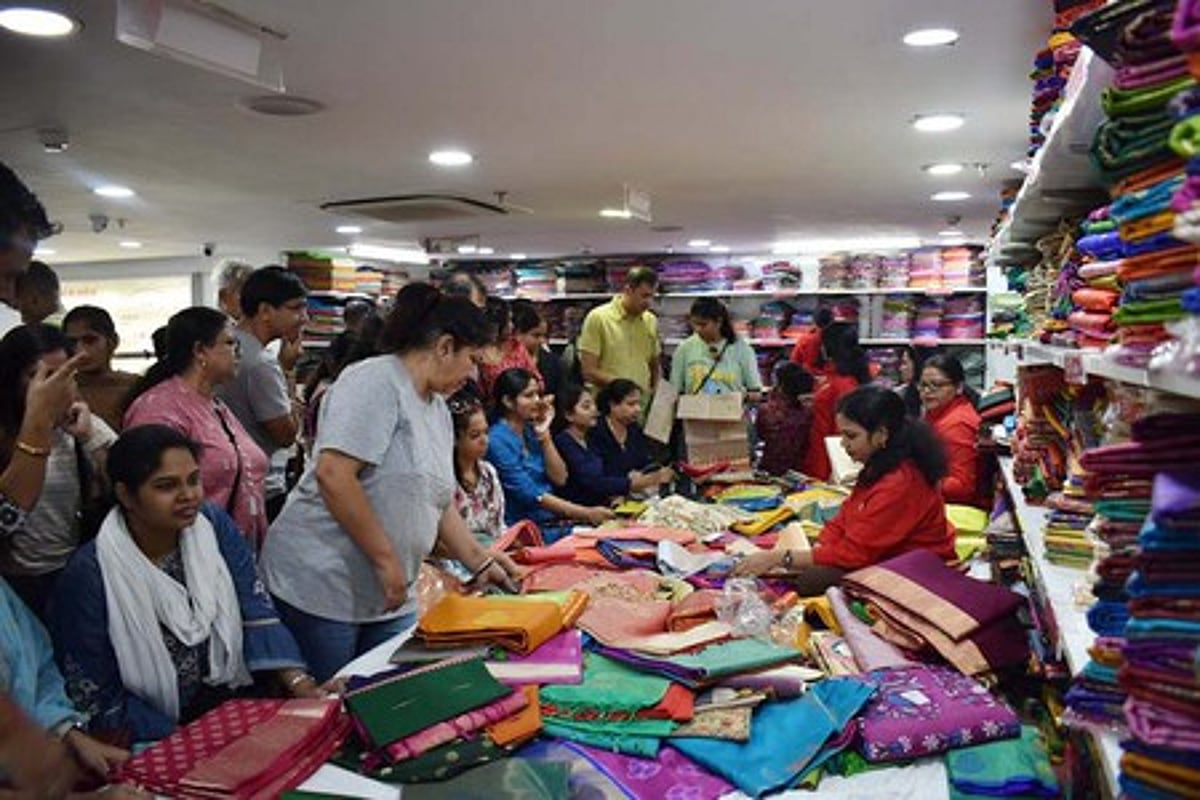 மக்களின் உணா்வுகளின் சக்திவாய்ந்த அடையாளமாக ‘காதி’ மாறியுள்ளது: பிரதமா் மோடி பெருமிதம்