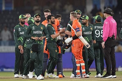 நெதர்லாந்தை 81 ரன்கள் வித்தியாசத்தில் வீழ்த்திய பாகிஸ்தான்!