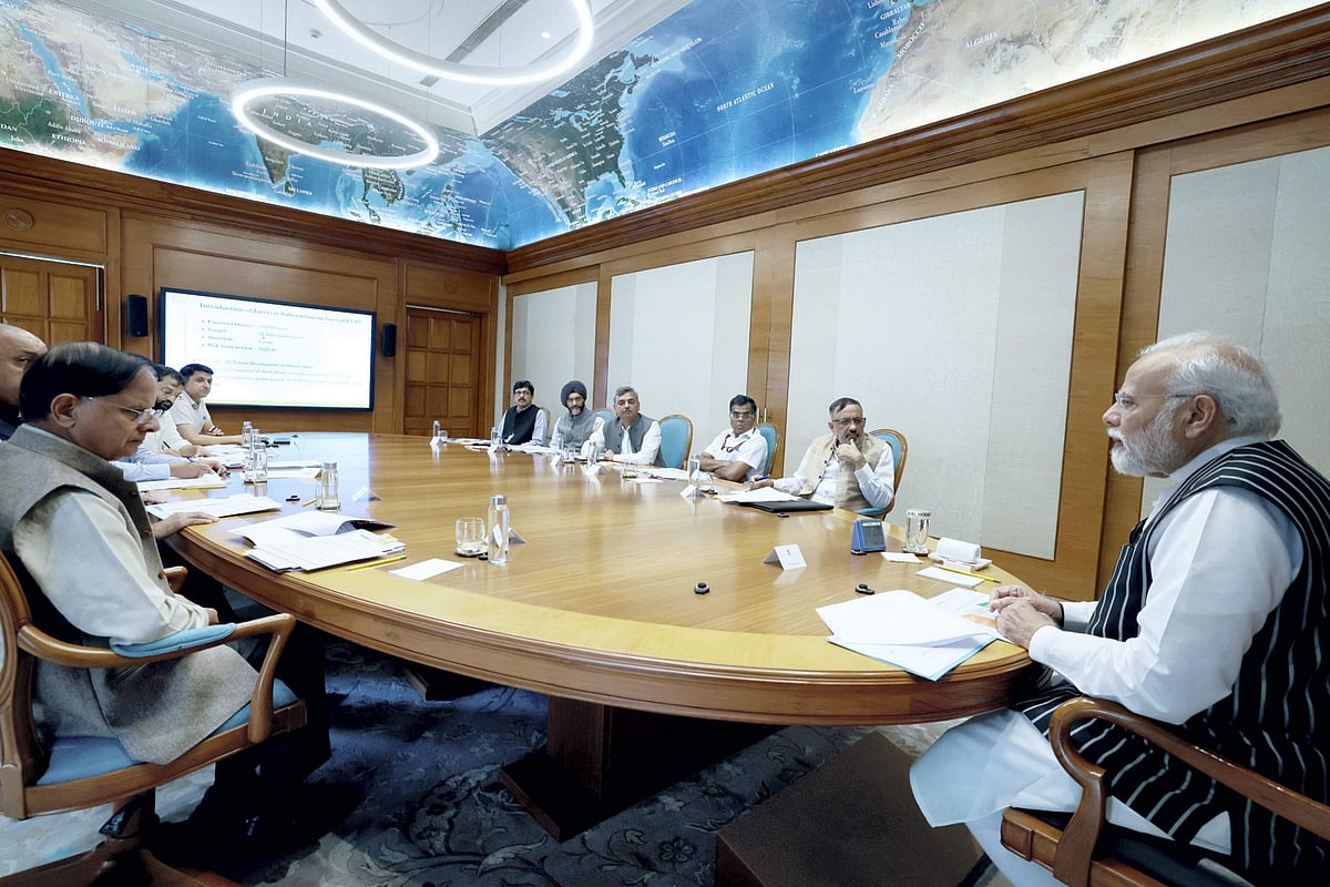 சுதந்திர தின உரை அறிவிப்புகளை அமல்படுத்த உயா் அதிகாரிகளுடன் பிரதமா் மறுஆய்வு