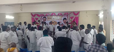 திமுக நிர்வாகிகள் ஆலோசனைக் கூட்டத்தில் ஒருவரை ஒருவர் தாக்கிக்கொண்ட நிர்வாகிகள்