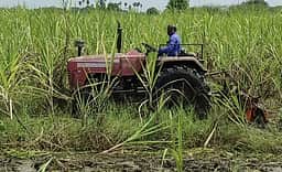 வேளாண்மைப் பட்டியலில் டிராக்டரை இணைத்து வரிகளை நீக்கக் கோரிக்கை