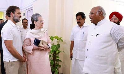 தில்லியில் காங்கிரஸ் செயற்குழுக் கூட்டம் தொடங்கியது!