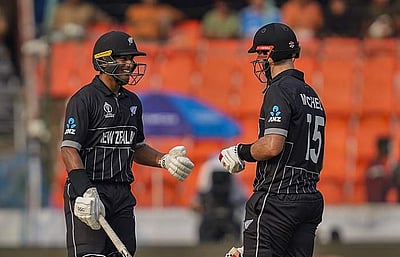 6வது போட்டி: நெதர்லாந்துக்கு 323 ரன்கள் இலக்கு நிர்ணயித்த நியூசிலாந்து! 