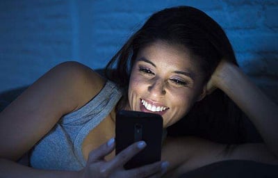 இரவில் ஸ்மார்ட் போன் அதிகம் பயன்படுத்துபவரா நீங்கள்?