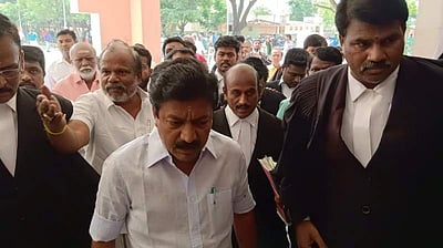 விழுப்புரம் நீதிமன்றத்தில் முன்னாள் அமைச்சர் சி.வி. சண்முகம் ஆஜர்