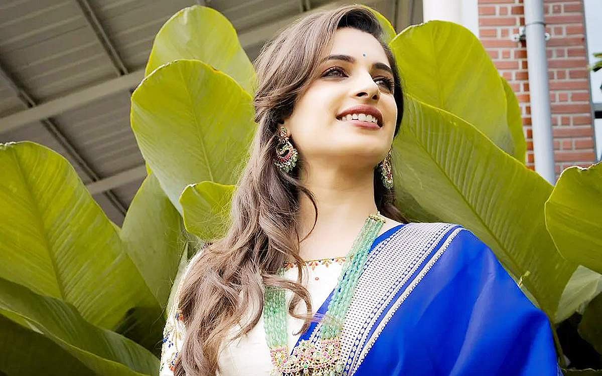 அழகோ அழகு நாயகி.