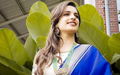 மனதை மயக்கும் தேஜஸ்வினி சர்மா ஸ்டில்ஸ்