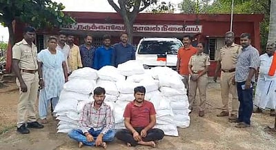 திமுக கொடி கட்டிய காரில் போதைப்பொருட்கள் கடத்தல்: வடமாநில இளைஞர்கள் 3 பேர் கைது