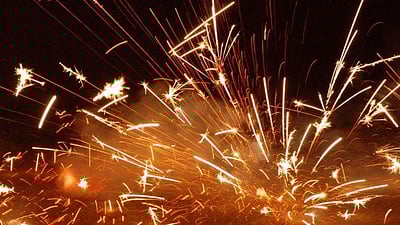 வீட்டில் பட்டாசு தயாரித்தபோது உயிரிழந்த தில்லி இளைஞர்!