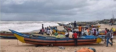 பாகிஸ்தானால் விடுவிக்கப்பட்ட 80 இந்திய மீனவர்கள் எல்லைப் பாதுகாப்பு அதிகாரிகளிடம் ஒப்படைப்பு!