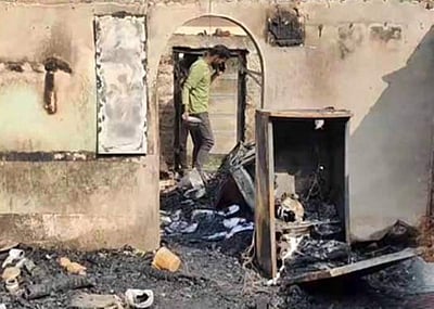 கும்பகோணம் அருகே ராக்கெட் பட்டாசு விழுந்து 3 குடிசைகள் எரிந்து நாசம்