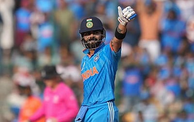 71வது அரைசதம்: முதலிடம் பிடித்த விராட் கோலி! 