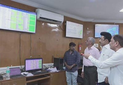 மாநில கட்டுப்பாட்டு மையத்தில் முதல்வர் மு.க.ஸ்டாலின் ஆய்வு