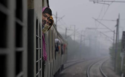 கேரளத்தில் ரயில் தடம் புரண்டு விபத்து! ரயில் சேவை பாதிப்பு!!