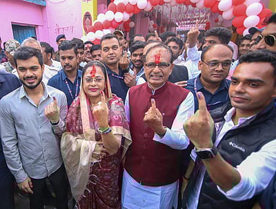 குடும்பத்தினருடன் வாக்களித்த ம.பி. முதல்வர் சிவராஜ் சிங் சௌகான்!