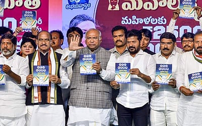 தெலங்கானா: தேர்தல் அறிக்கையை வெளியிட்டது காங்கிரஸ்