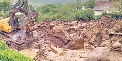 அருணாசலில் நிலச்சரிவு: ஆன்மிக தலைவர் உள்ளிட்ட 4 பேர் பலி