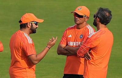 உலகக் கோப்பை இறுதிப்போட்டிக்குப் பிறகு பயிற்சியாளராக தொடர்வாரா ராகுல் டிராவிட்?