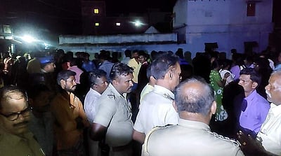 சின்னமனூர் அருகே இரு வேறு சமூகத்தினரிடையே மோதல்: காவலர்கள் உள்பட 20 பேர் காயம்!