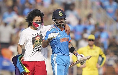 ஆடுகளத்தில் அத்துமீறி நுழைந்த பாலஸ்தீன ஆதரவாளர்! 