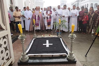 வேளாங்கண்ணி பேராலயத்தில் கல்லறை திருநாள்: திரளான பக்தர்கள் பங்கேற்பு