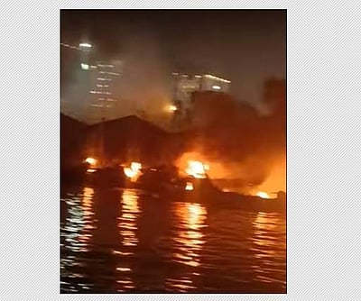 மீனவர்களின் படகுகளுக்கு தீ வைப்பு?- விசாகப்பட்டினத்தில் 40 படகுகள் எரிந்து நாசம்