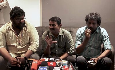 நான் தரையில் பேசியதை 'ஜிகர்தண்டா டபுள் எக்ஸ்' படம் திரையில் பேசியுள்ளது: சீமான் பாராட்டு