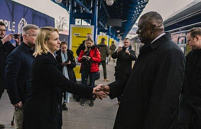 உக்ரைனுக்கு அமெரிக்க பாதுகாப்புத் துறை செயலர் திடீர் பயணம்!