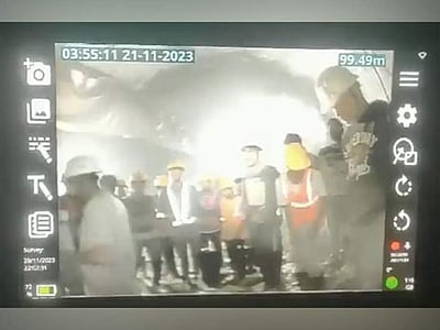 உத்தரகண்ட் சுரங்கப் பாதையில் சிக்கிய தொழிலாளர்களின் முதல் விடியோ வெளியானது!