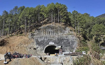 உத்தரகண்ட் சுரங்கப்பாதை விபத்து பகுதிக்கு முதன்முதலில் சென்ற காவலர்!