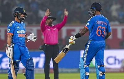 சூா்யகுமாா் அதிரடி; இந்தியா ‘த்ரில்’ வெற்றி