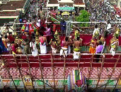 மதுரை அழகா்கோவில் ராஜகோபுர குடமுழுக்கு கோலாகலம்!