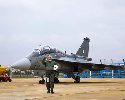 தேஜஸ் போர் விமானத்தில் பயணித்த பிரதமர் மோடி - புகைப்படங்கள்