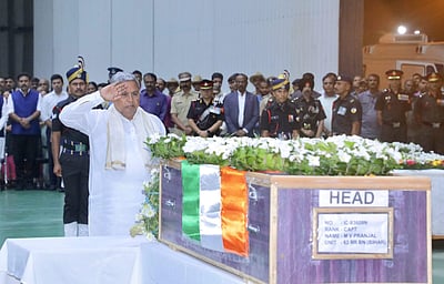 ஜம்மு மோதலில் பலியான ராணுவ அதிகாரிக்கு இறுதி மரியாதை