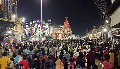 மக்கள் வெள்ளத்தில் திருவண்ணாமலை: நாளை மகா தீபம்!