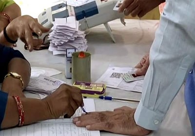 ராஜஸ்தானில் மீண்டும் ஆட்சியைத் தக்க வைக்குமா காங்கிரஸ்? - வாக்குப் பதிவு தொடங்கியது!