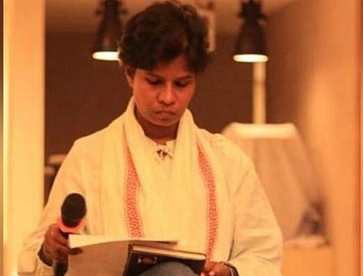 இலக்கிய விருதை ஏற்க மறுத்த பழங்குடியினப் பத்திரிக்கையாளர்!