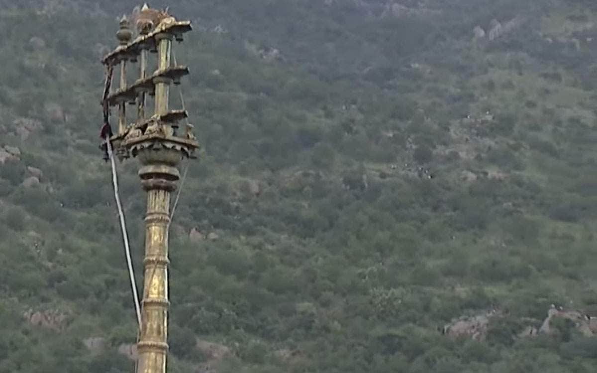 திருவண்ணாமலையில் ஒளிரும் மகாதீபம் - புகைப்படங்கள்