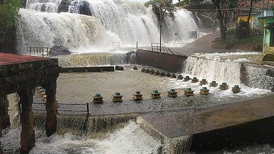 திற்பரப்பு அருவியில் சுற்றுலாப் பயணிகள் குளிப்பதற்கு அனுமதி